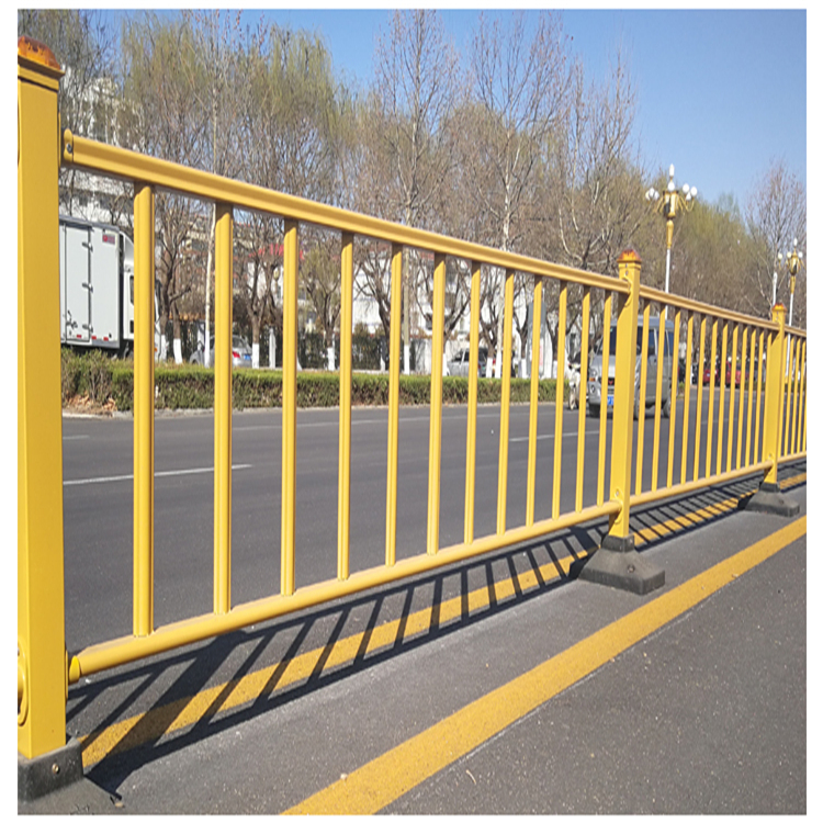 黃金護欄與風水球 現代建筑中的傳統風水智慧