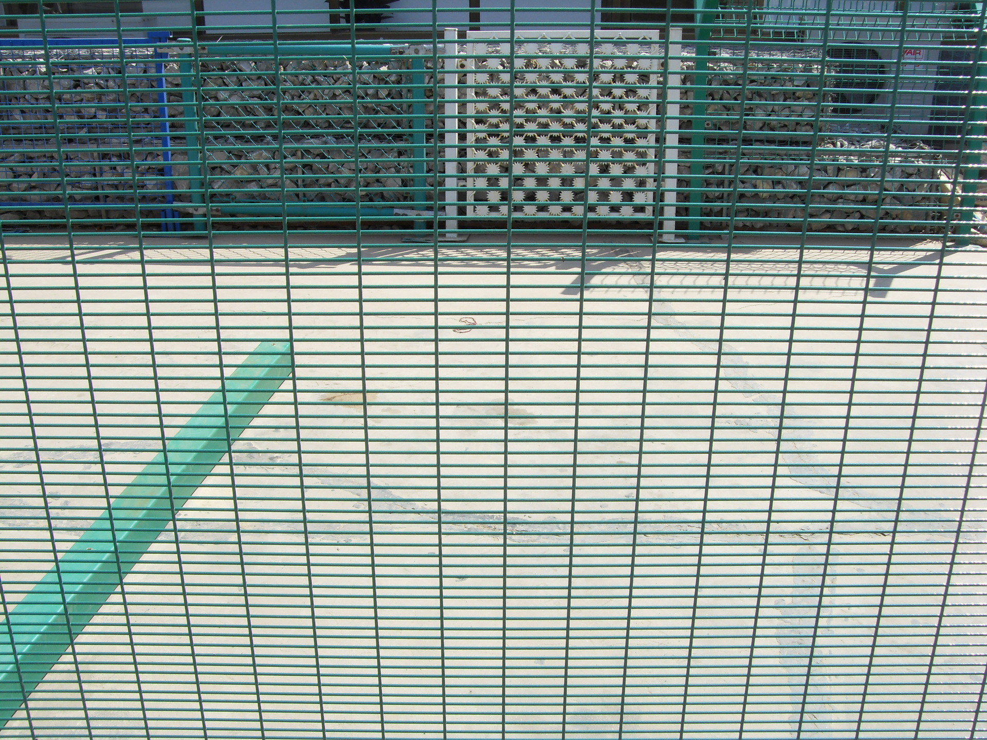 廠家直銷，品質(zhì)守護(hù) 深度解析安平縣德泓358護(hù)欄的高性價(jià)比之道